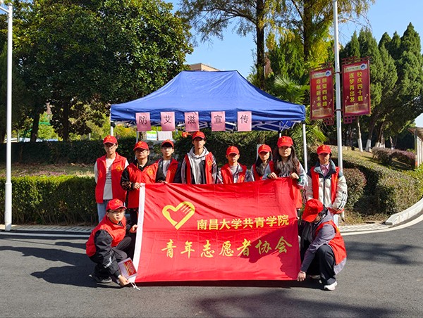南昌大学共青学院_戴玉凤_1900.jpg